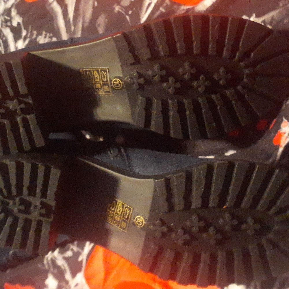 Boots - Picture 6 of 7